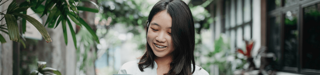 Jonge vrouw met een glimlach | Doenpensioen | a.s.r.